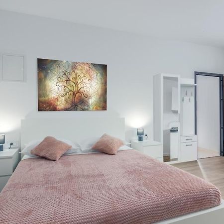 Apartment Klara Free Parking, Center Pula Exterior foto